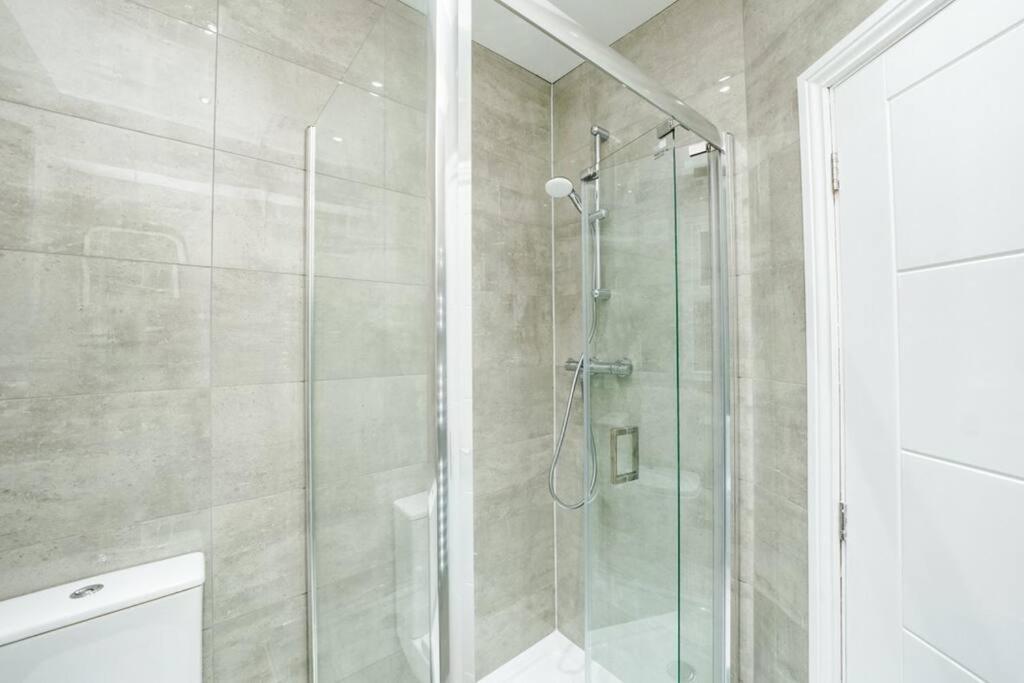 Newly Renovated Modern 4 Bed 3 Bath Apartment London Exteriör bild