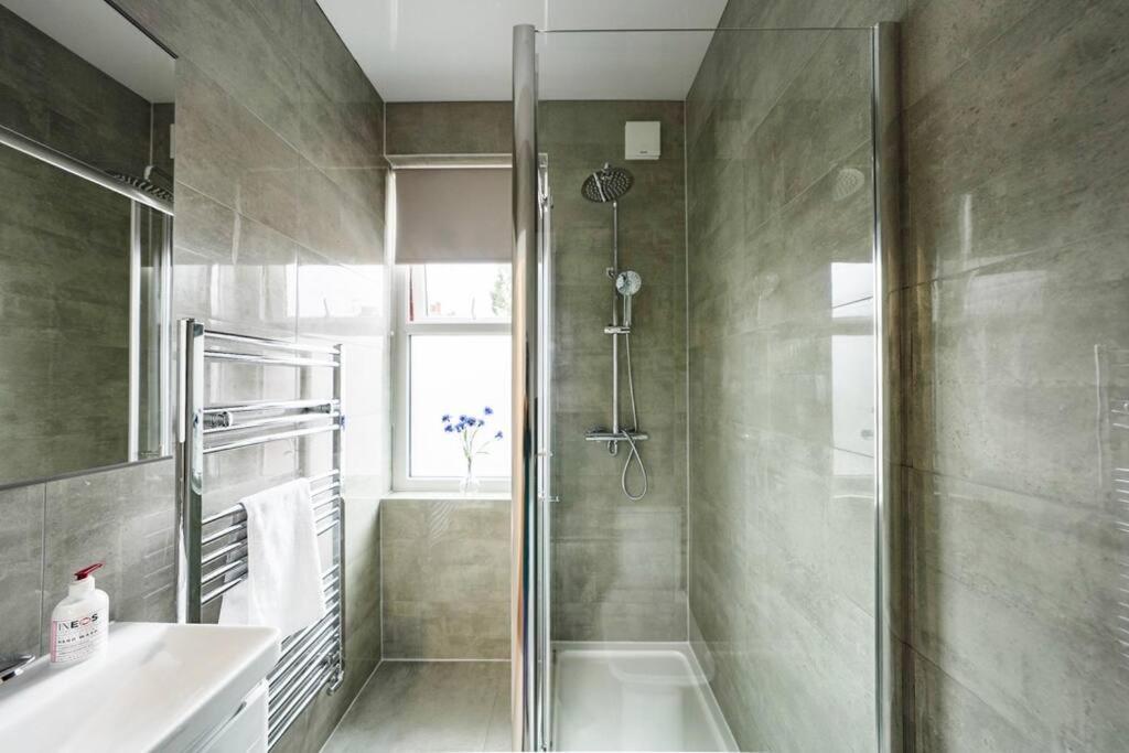 Newly Renovated Modern 4 Bed 3 Bath Apartment London Exteriör bild